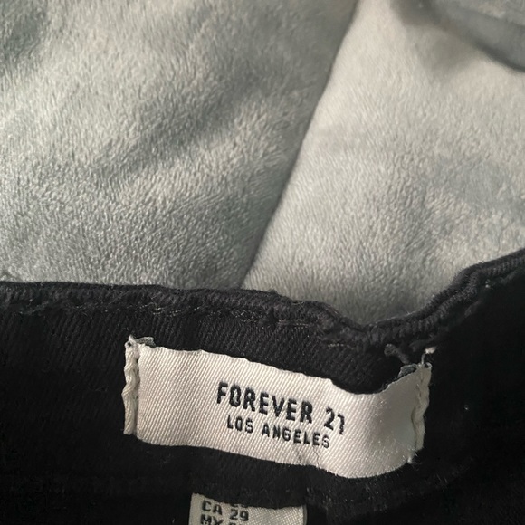 Black skirt - Picture 3 of 3